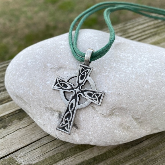 Celtic cross necklace pewter in double strand green cord necklace - Picture 7 of 7